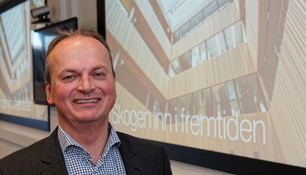 STYRKE: Tre sammen med plasten gjør ikke bare rørene mer miljøvennlige, men også sterkere, ifølge Hugo Harstad i Norske Skog. STYRKE: Tre sammen med plasten gjør ikke bare rørene mer miljøvennlige, men også sterkere, ifølge Hugo Harstad i Norske Skog.