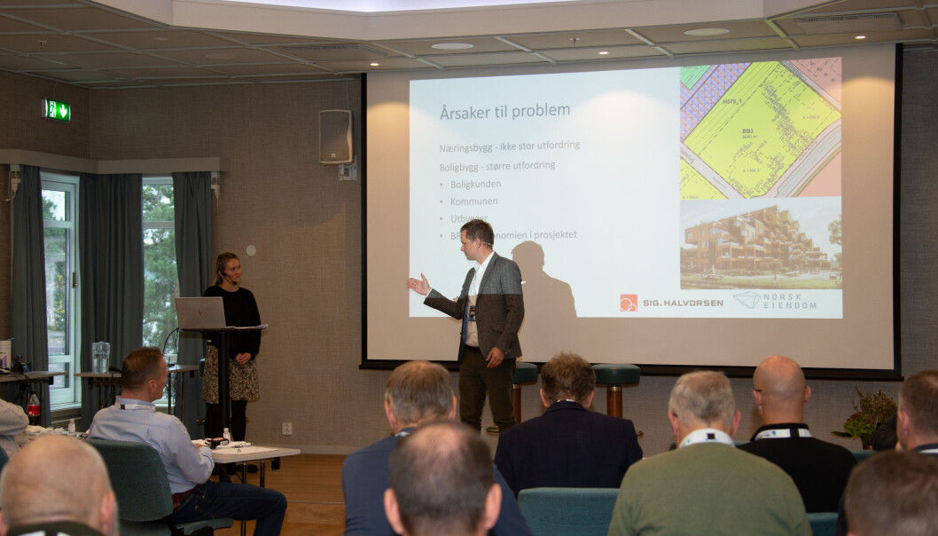 SJAKT PÅ AGENDAEN: Inger Halvorsen og Vidar Fiskum på Entreprenørkonferansen i regi av Rørentreprenørene Norge. SJAKT PÅ AGENDAEN: Inger Halvorsen og Vidar Fiskum på Entreprenørkonferansen i regi av Rørentreprenørene Norge.