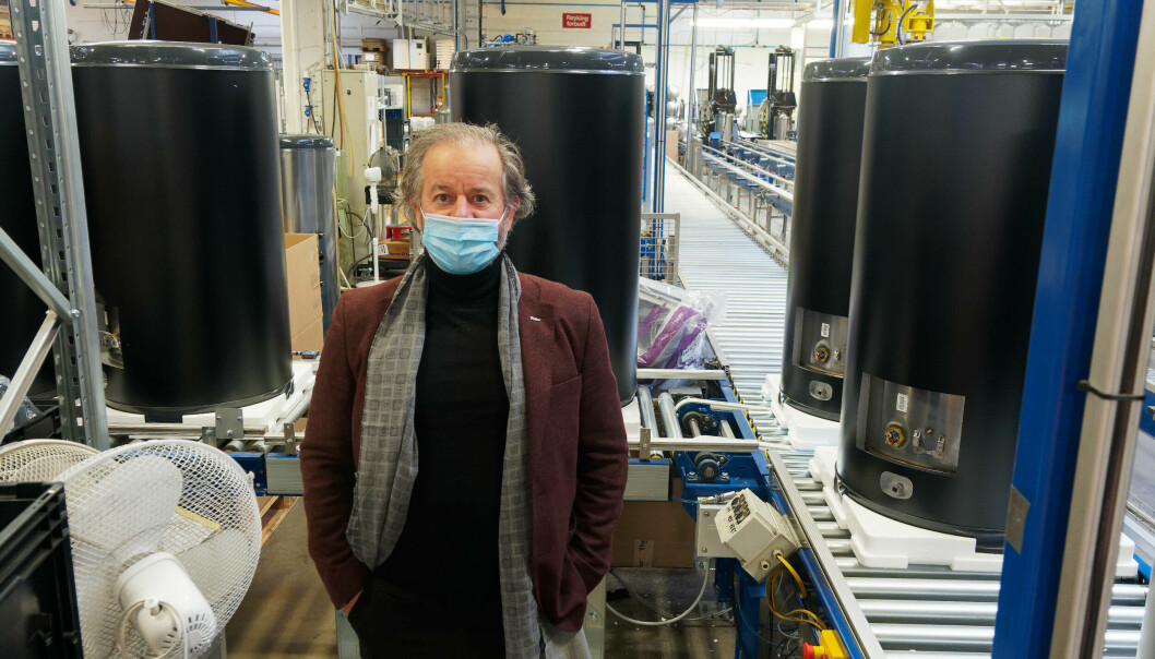 I PRODUKSJON: Administrerende direktør Thomas Buskoven følger de første Connected-berederne gjennom produksjonen hos Høiax i Fredrikstad.