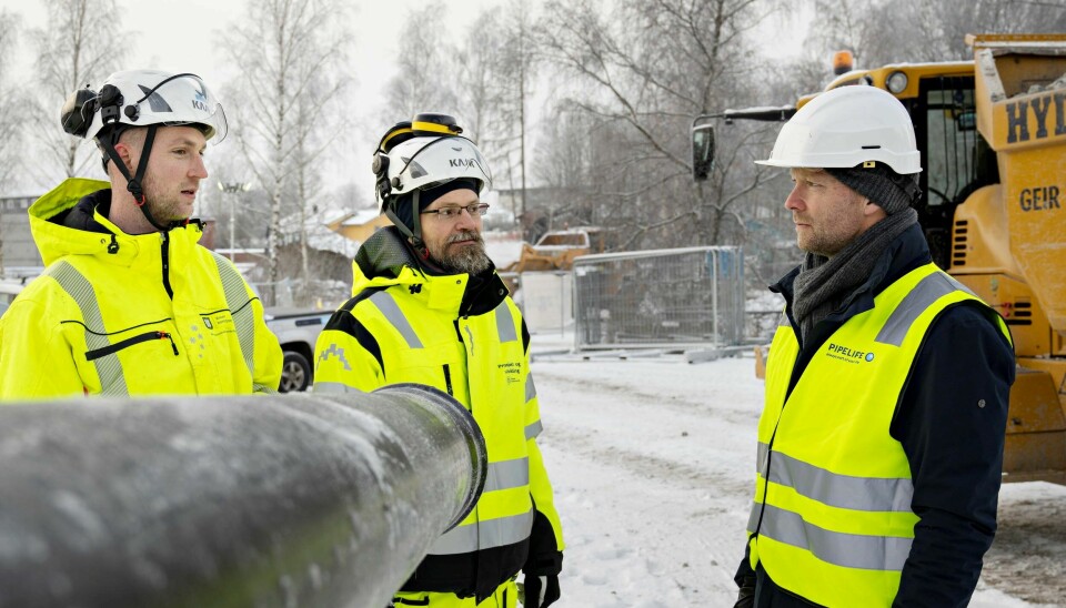 Asker kommune er først ut med å kjøpe fossilfrie rørsystem i Norge. Fra venstre prosjektansvarlig Einar Hoset, miljørådgiver Jonas Tautra Vevatne og salgs- og markedsdirektør i Pipelife, Jørn Fragge.