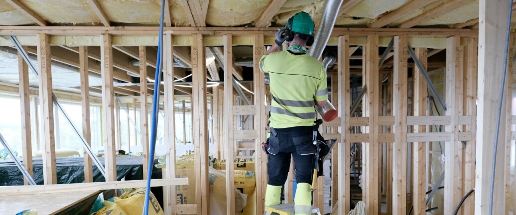 VERST FOR DE MINSTE: I lovforslaget som kan tre i kraft 1. juni 2022, står det at alle bedrifter må være tilsluttet en tariffavtale for å kunne leie inn. Bare 40 prosent av private håndverksbedrifter har i dag tariffdekning, og som regel er de store. Forbudet vil derfor ramme de minste bedriftene hardest. VERST FOR DE MINSTE: I lovforslaget som kan tre i kraft 1. juni 2022, står det at alle bedrifter må være tilsluttet en tariffavtale for å kunne leie inn. Bare 40 prosent av private håndverksbedrifter har i dag tariffdekning, og som regel er de store. Forbudet vil derfor ramme de minste bedriftene hardest.