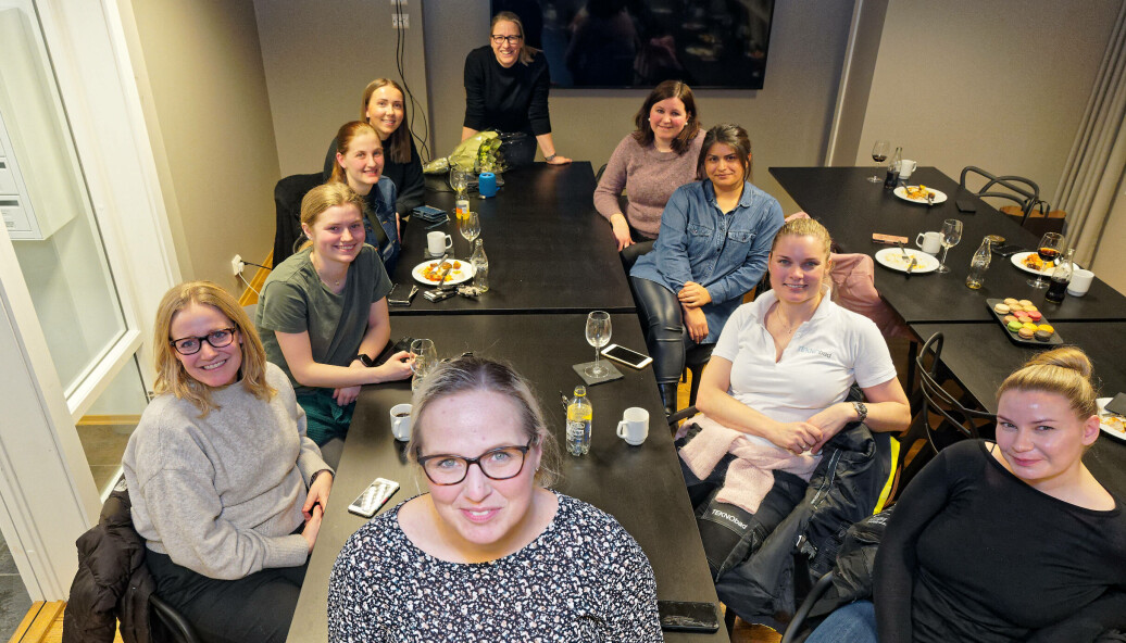 NYTT NETT: Marit Eklund (foran) har begynnelsen på et lokalt Ingeborg-nettverk i ryggen. Fra venstre Eva Selmer-Olsen, Teknobad; Tora Marie Hoel, Aamodt VVS; Ingrid Aukland, Bravida; Helene Astrup, Bravida; Mirijam Hjorteland, Hjortelands Autoriserte Rørleggerforretning; Andrea Tomine Bernal, Heidenreich; Ellen Knudsen, Teknobad og Tina Johanne Marki Ebermann, Teknobad. NYTT NETT: Marit Eklund (foran) har begynnelsen på et lokalt Ingeborg-nettverk i ryggen. Fra venstre Eva Selmer-Olsen, Teknobad; Tora Marie Hoel, Aamodt VVS; Ingrid Aukland, Bravida; Helene Astrup, Bravida; Mirijam Hjorteland, Hjortelands Autoriserte Rørleggerforretning; Andrea Tomine Bernal, Heidenreich; Ellen Knudsen, Teknobad og Tina Johanne Marki Ebermann, Teknobad.