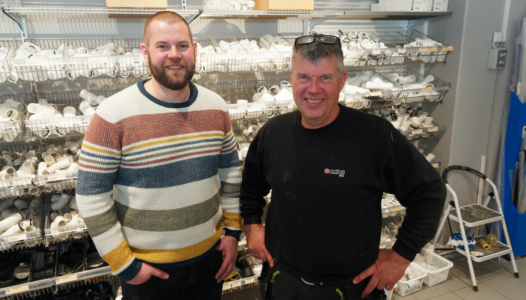 ØKONOMI: Anders (til venstre) og Ruben Åsheim ser hvordan de videregående skolene i Finnmark kommer til å få dårligere råd.