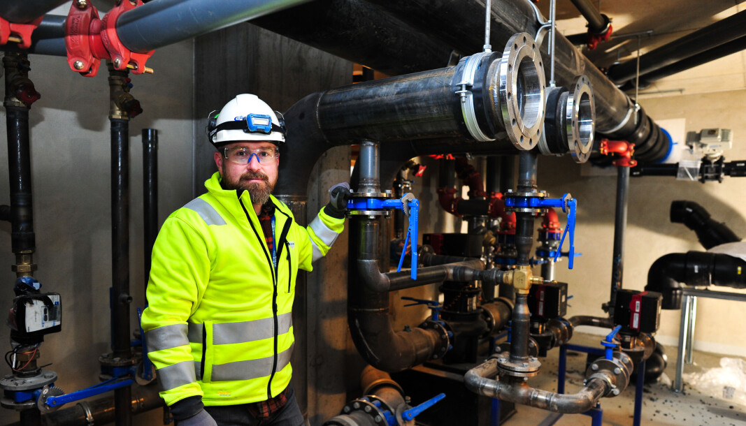 EGNE PRODUKSJONSFASILITETER: Morten Ådlandsvik i Bergen Rørteknikk forteller at både energisentral og sjakter til det nye Fylkesbygget i Bergen er produsert på selskapets verksted i Godvik. EGNE PRODUKSJONSFASILITETER: Morten Ådlandsvik i Bergen Rørteknikk forteller at både energisentral og sjakter til det nye Fylkesbygget i Bergen er produsert på selskapets verksted i Godvik.