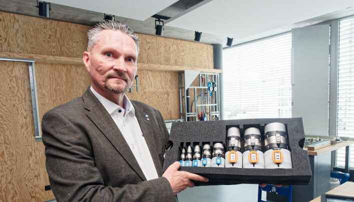 ENKELT: Alle disse dimensjonene dekkes med to pressbakker, viser Odd Skriden. ENKELT: Alle disse dimensjonene dekkes med to pressbakker, viser Odd Skriden.