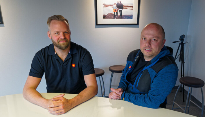 VERDIER: Jesper Brodersen (til venstre) og Leif Mikalsen i Bodø kommune får faglærte byggdriftere som takler kompliserte tekniske løsninger i grønne bygg. VERDIER: Jesper Brodersen (til venstre) og Leif Mikalsen i Bodø kommune får faglærte byggdriftere som takler kompliserte tekniske løsninger i grønne bygg.