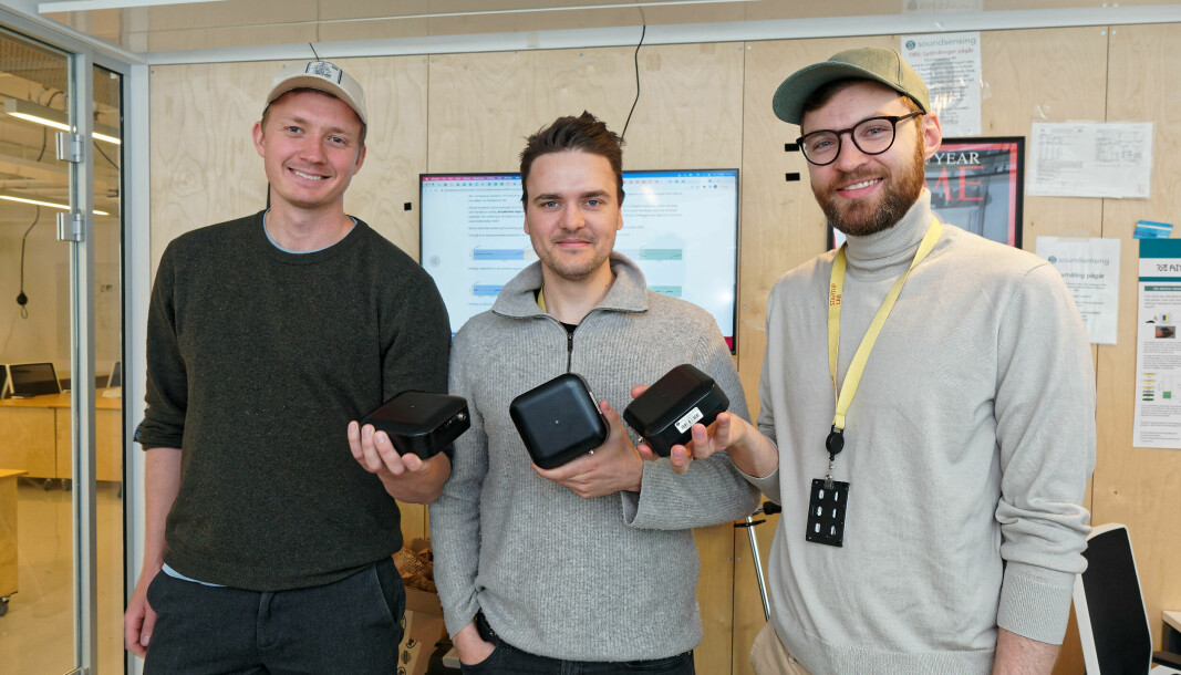 INNER FEIL: Henrik Grini (fra venstre), Elias Bragstad Hagen og Ole Johan Aspestrand Bjerke har funnet første feil allerede før Soundsensing-boksen er ute i vanlig drift.