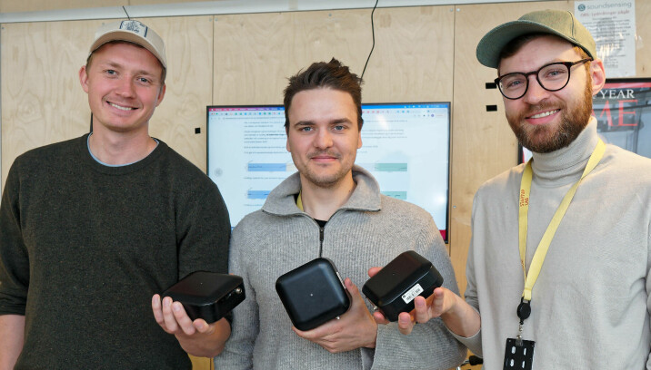 INNER FEIL: Henrik Grini (fra venstre), Elias Bragstad Hagen og Ole Johan Aspestrand Bjerke har funnet første feil allerede før Soundsensing-boksen er ute i vanlig drift.