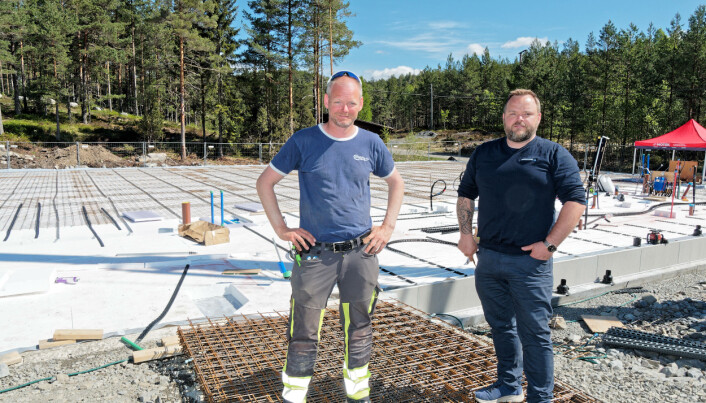 KONFLIKTFRITT: Her slipper rørleggeren konflikt med de andre fagene, forteller Asbjørn Rugnes (til venstre) og Marius Ellefsen. KONFLIKTFRITT: Her slipper rørleggeren konflikt med de andre fagene, forteller Asbjørn Rugnes (til venstre) og Marius Ellefsen.