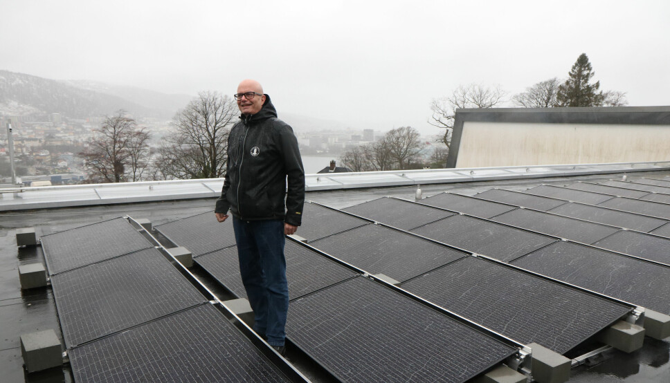 SATSER: UiB satser stort på solceller og målet er at takene skal ha en samlet produksjon på 2,5 til 3 GWh. Det forteller overingeniør ved eiendomsavdelingen til UiB, Steinar Sundberg.