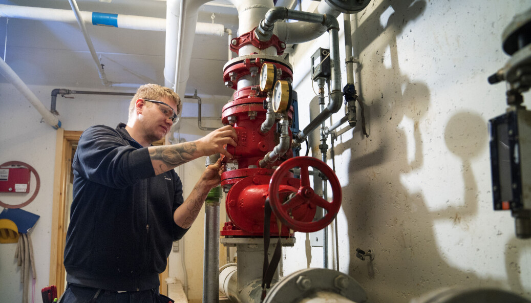 Med dette systemet slipper du å reise ut til hvert bygg for å ta sprinklerkontrollen. Med dette systemet slipper du å reise ut til hvert bygg for å ta sprinklerkontrollen.