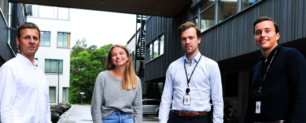 LÆRERIKT: Sommerjobb hos Multiconsult gir studentene et realistisk bilde av hva de vil oppleve å jobbe med når de om noen år skal ut i arbeidslivet. Fra venstre: seksjonsleder for VVS hos Multiconsult, Thomas Hagenes, Eli Enes (23), Ole Kristian Døsvik (26) og Andreas Jørs (23). LÆRERIKT: Sommerjobb hos Multiconsult gir studentene et realistisk bilde av hva de vil oppleve å jobbe med når de om noen år skal ut i arbeidslivet. Fra venstre: seksjonsleder for VVS hos Multiconsult, Thomas Hagenes, Eli Enes (23), Ole Kristian Døsvik (26) og Andreas Jørs (23).