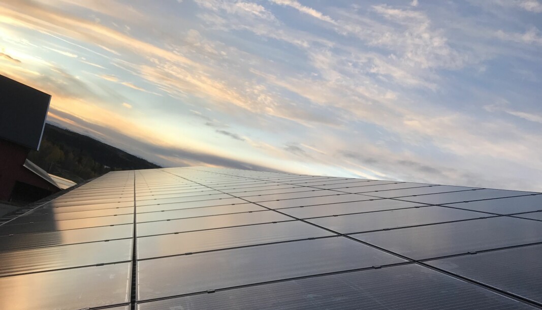PÅ MANGE TAK: Solcellekraft vokser kraftig og vil i løpet av 2022 trolig runde en omsetning på i alle fall 100 millioner kroner. Det betyr solceller på mange tak.