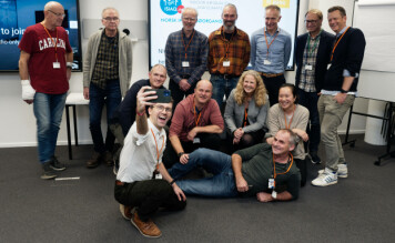 ÅRSMØTE: Norsk innemiljøorganisasjon kombinerte fysisk årsmøte i Oslo med digital deltagelse fra andre kanter. I Oslo møttes Knut Myhrer (bak fra venstre), Claus Havelund Rasmussen, Thor Lexow, Bjarte Sæthre, Kjell Petter Småge, Jan Erik Kleven og Johan Øvrevik; i midten Niels Lassen (fra venstre) Ole Erik Carlson, Britt Ann Høiskar og Aileen Yang, og helt foran Martin McGloin (til venstre) og Sverre Holøs. ÅRSMØTE: Norsk innemiljøorganisasjon kombinerte fysisk årsmøte i Oslo med digital deltagelse fra andre kanter. I Oslo møttes Knut Myhrer (bak fra venstre), Claus Havelund Rasmussen, Thor Lexow, Bjarte Sæthre, Kjell Petter Småge, Jan Erik Kleven og Johan Øvrevik; i midten Niels Lassen (fra venstre) Ole Erik Carlson, Britt Ann Høiskar og Aileen Yang, og helt foran Martin McGloin (til venstre) og Sverre Holøs.