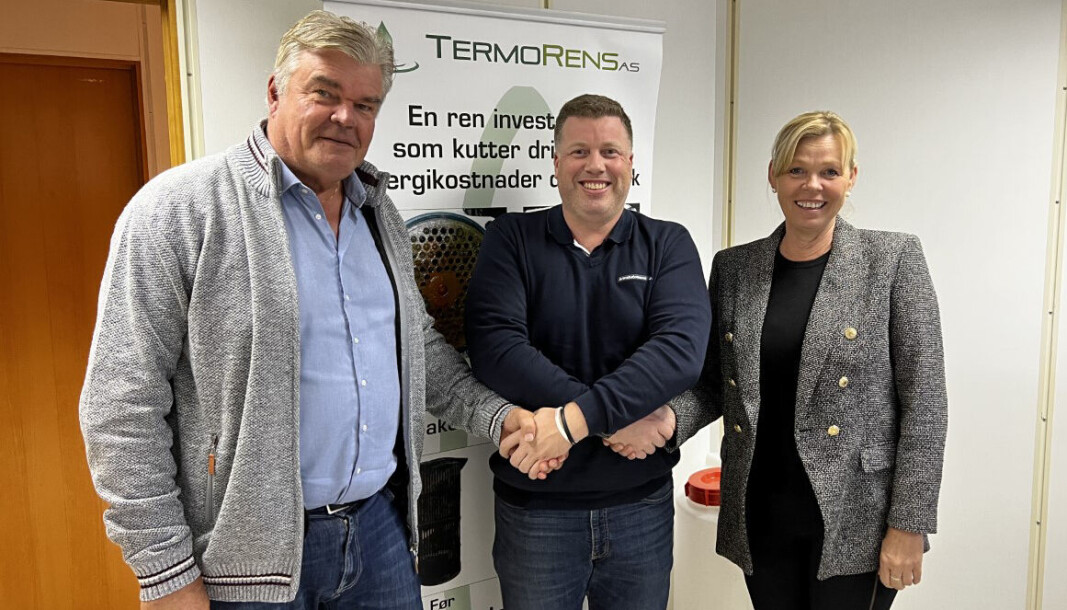 OVERTAR: Armaturjonsson kjøper Termorens AS. Her ved daglig leder i Termorens, Thore Andreassen (f.v.), Thorn Fredrik Hemsen, daglig leder i Armaturjonsson og Bjørg Helene Andreassen, økonomiansvarlig og kundekoordinator i Termorens AS. OVERTAR: Armaturjonsson kjøper Termorens AS. Her ved daglig leder i Termorens, Thore Andreassen (f.v.), Thorn Fredrik Hemsen, daglig leder i Armaturjonsson og Bjørg Helene Andreassen, økonomiansvarlig og kundekoordinator i Termorens AS.