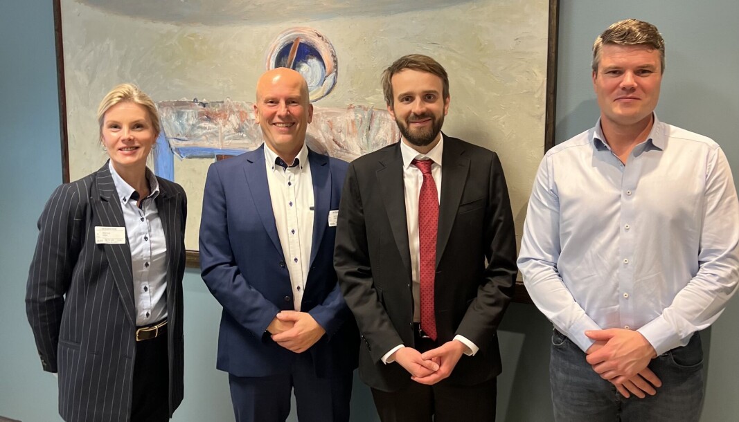 MINISTERBESØK: (f.v.) Pernille Martinsen Westlie (eier Flexit), Knut Skogstad (adm.dir Flexit), Jan Christian Vestre (næringsminister) og Johan Martinsen (eier Flexit). MINISTERBESØK: (f.v.) Pernille Martinsen Westlie (eier Flexit), Knut Skogstad (adm.dir Flexit), Jan Christian Vestre (næringsminister) og Johan Martinsen (eier Flexit).