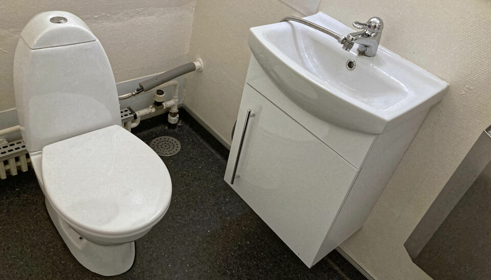 MILJØTVILSOMT: Er det riktig å bruke om igjen gamle toaletter hvis de bruker mye mer vann enn de nye?