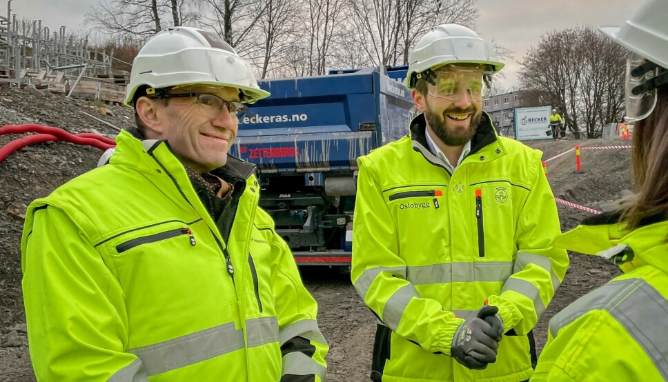 Klima- og miljøminister Espen Barth-Eide og næringsminister Jan Christian Vestre besøker nye Tøyenbadet som er under oppføring i Oslo.