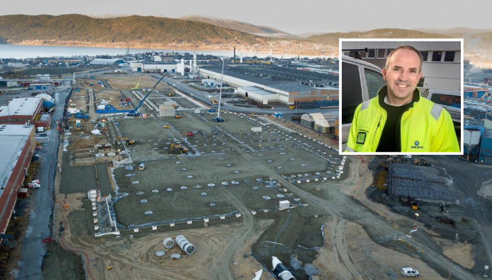 GIGANT: Ingenting å si på størrelsen på batterifabrikken Giga Arctic som nå er under bygging i Mo i Rana. Her ved Remi Wågan, administrerende direktør i Haaland AS.