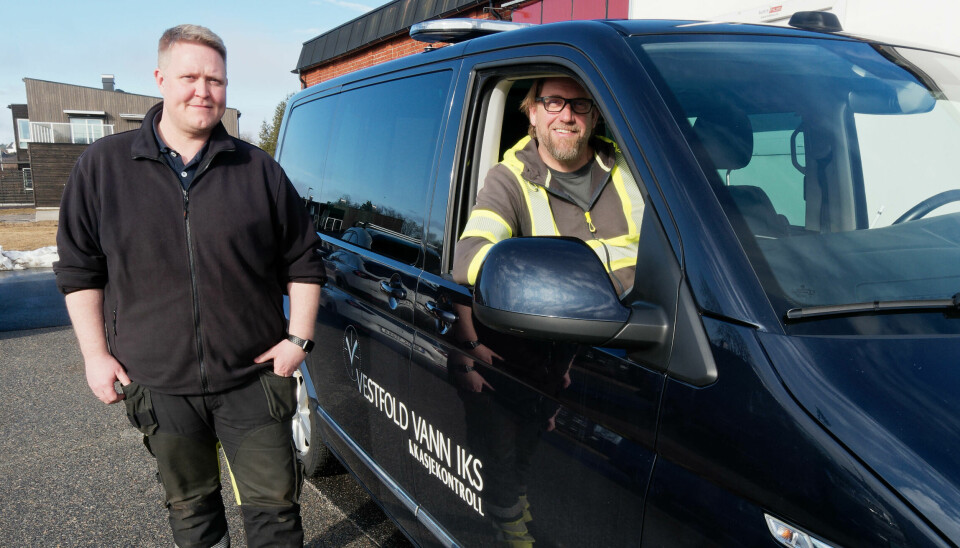 DETEKTIVER: Rune Trøen (til venstre) og Morten Juel kjører rundt i Vestfold på jakt etter lekkasjer.