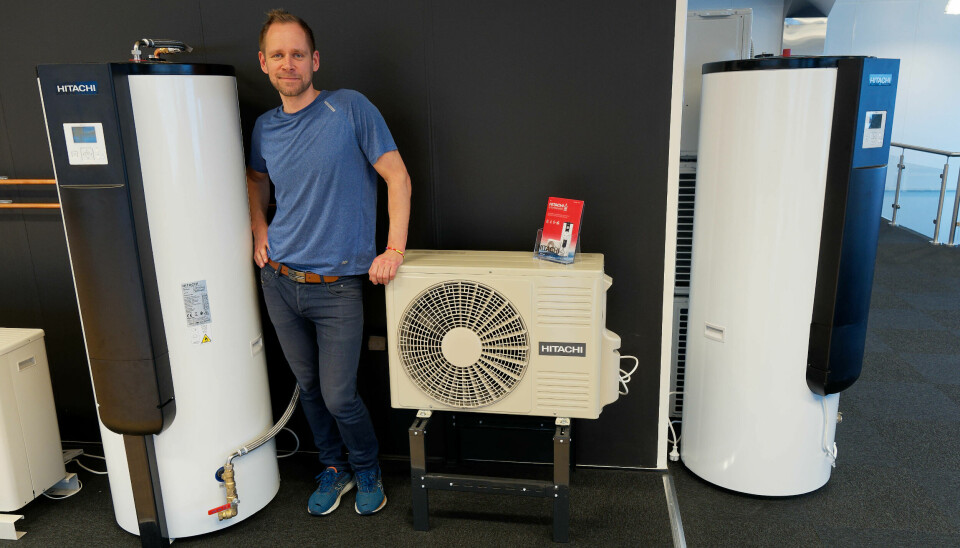 KOMBINERER: Smartberederne fra Hitachi kombinerer varmepumpe og varmtvannsbereder, viser Per Arne Haugland.
