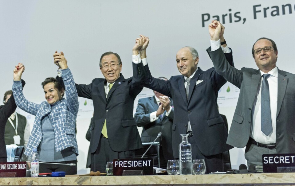 JUBLET: Selv Parisavtalen som statslederne jublet over i 2015, er ikke nok til å hindre verden i å trenge mer kjøling. På bildet: FNs klimasjef Christina Figueres, daværende generalsekretær Ban Ki-moon, konferansepresident Laurent Fabius og Frankrikes daværende president François Hollande.
