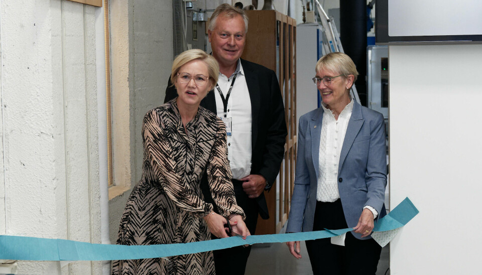 ÅPNET: Ingvild Kjerkol åpnet fremtidens operasjonsstue flankert av NTNU-rektor Anne Borg og prosjektleder Thorgeir Harsem.