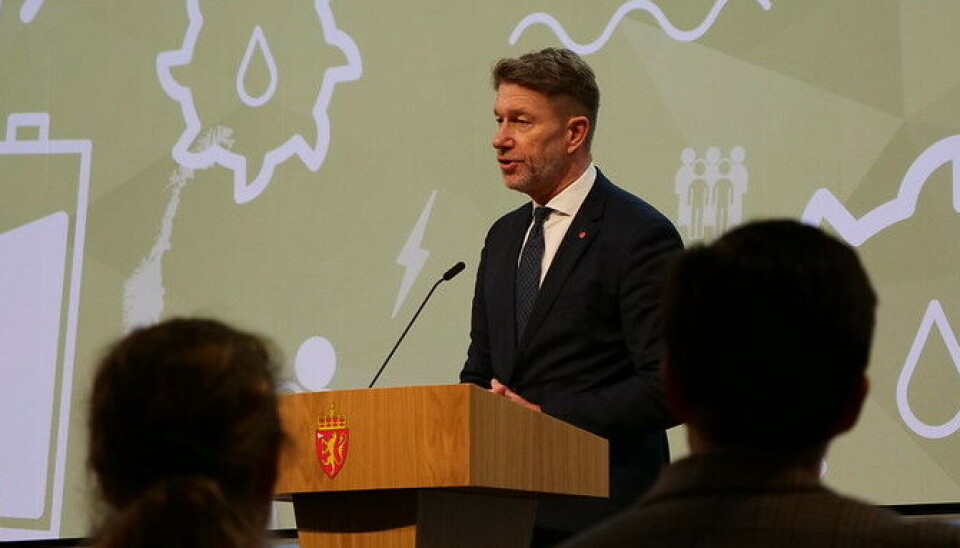 Torsdag presenterte olje- og energiminister Terje Aasland regjeringens handlingsplan om energieffektivisering. Her fra pressekonferansen der ministeren fikk overrakt rapporten fra Energikommisjonen 1. februar 2023.