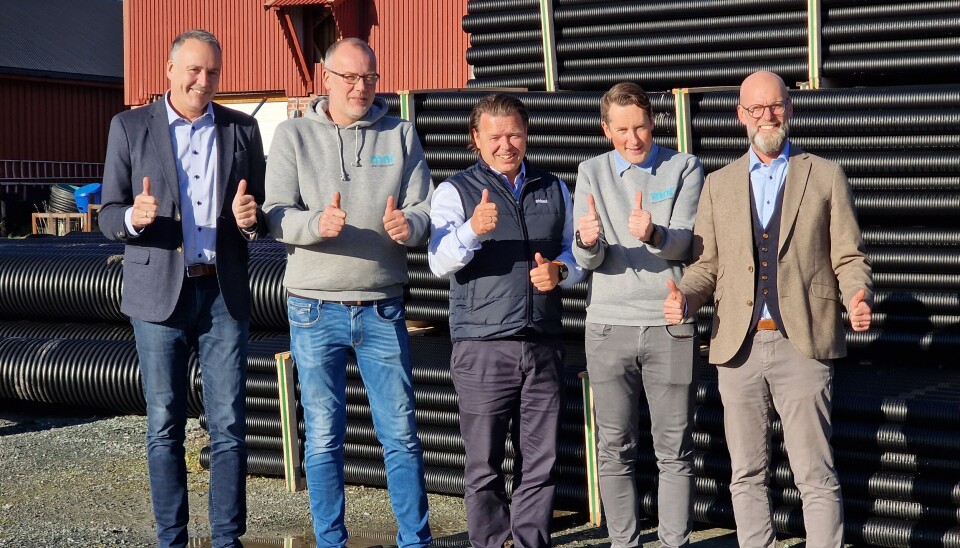 fOPPKJØP: (f.v.) Bjørn Erik Kristiansen (regionsjef Ahlsell),
Per Annar Ydstines (eier og teknisk sjef, MNR)
Lars Erik Finne (M&A direktør Ahlsell), Alf Olav Næsbø (eier og daglig leder, MNR) og Johan Stille (Head of M&A Ahlsell Group).