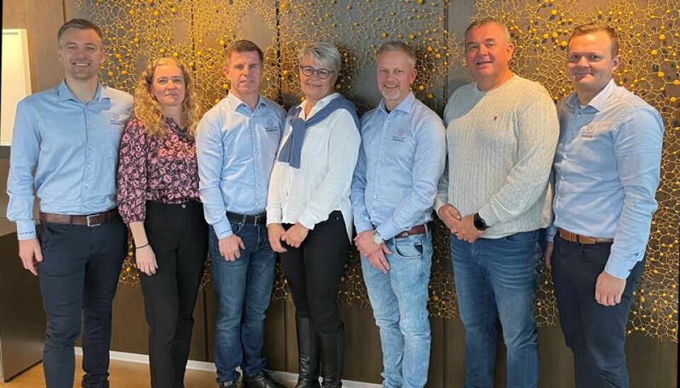 OPPKJØP: Fra signeringen av avtalen mellom Assemblin AS og Rørlegger Strand & Co. AS. Fra venstre: Espen Gundersen, Siri Forsberg (CFO Assemblin), Jarle Ueland, Kari Elster Hægstad (business controller Assemblin), Trygve Strand, Torgny Volden (regionssjef Assemblin) og Torbjørn Leer.