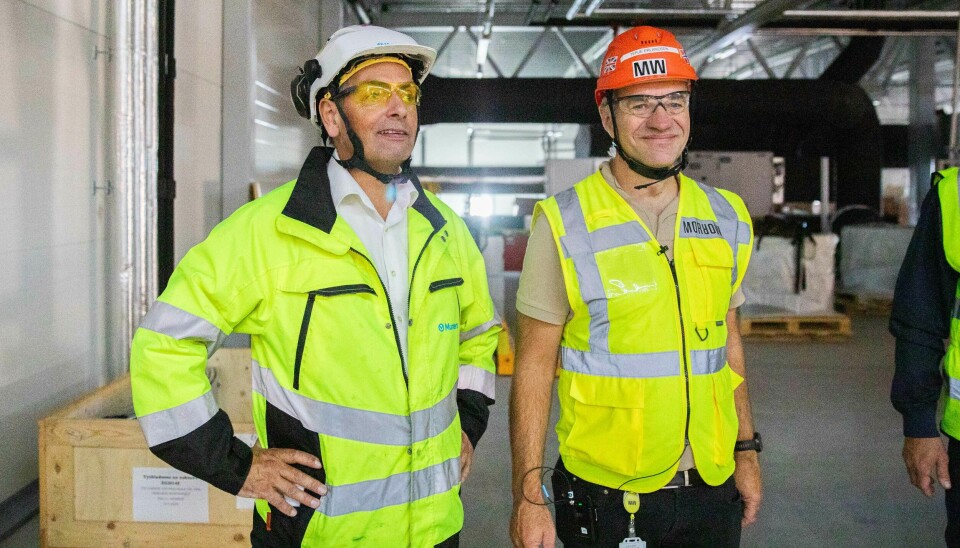 Dag Anders Wikse, salgsjef i Munters og Terje Erlandsen, prosjektleder i Morrow Batteries, inspiserer byggeplassen.