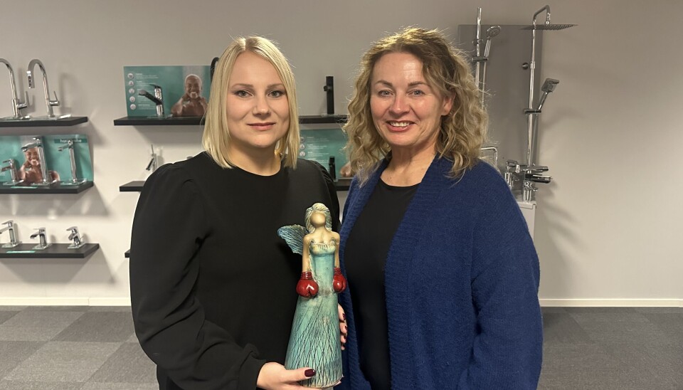 VINNER: Ingeborg-prisen 2023 gikk til Karin Eilertsen, rørlegger og distriktssjef i Heidenreich. Her med Ingeborg-nettverkets styreleder, Eli H. Heyerdahl Eide.