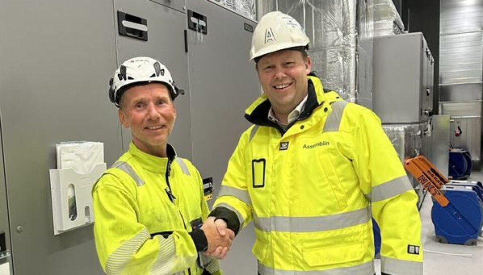 Bjørnar Skaugen (t.v.) og Stein Arne Sværen innledet 2024 med å signere avtale om salg av Skaugen Blikk og Ventilasjon AS til Assemblin ventilasjon AS.