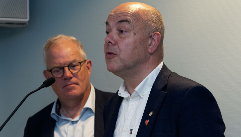 USEXY: Lærdalsordfører Audun Mo (Ap) innrømmer at vedlikehold ikke er noen sak å bli valgt eller gjenvalgt på. I bakgrunnen følger PWC-direktør Helge Dønnum med.
