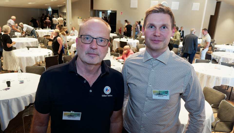 SPRÅKSNAKK: Fredrik Runius (til venstre) og Fredrik Nedberg forteller hvordan svenske og norske testere nå begynner å snakke samme språk. I hvert fall i overført betydning: De holder på henholdsvis svensk og norsk, men er enige om det faglige språket og innholdet i testene.