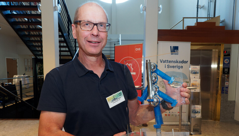 ERSTATNING: Lars-Erik Larsson i Assemblin vil ha fordelerskapet ut av norske bygninger – han vil ha enklere fordelere av denne typen, inne på badet eller kjøkkenet.