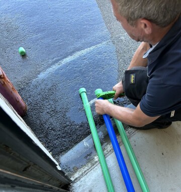 VASKET: Rørene ble vasket og testet hos Armaturjonsson i Sandefjord.