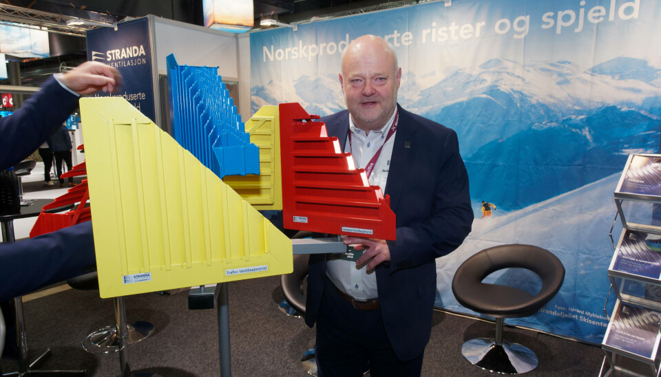 VANNSIKKERT: Jarle Strømmegjerde holder vannet ute med ristene sine.