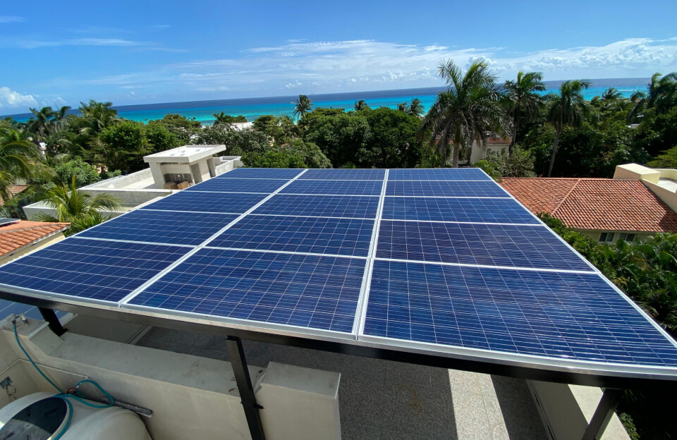 IGLOO: Solcellepaneler begynner å bli et alternativ flere benytter seg av i Mexico for å dekke klimaanleggenes energiforbruk. Her er et av solcelleanleggene som Igloo har installert i Cancun.