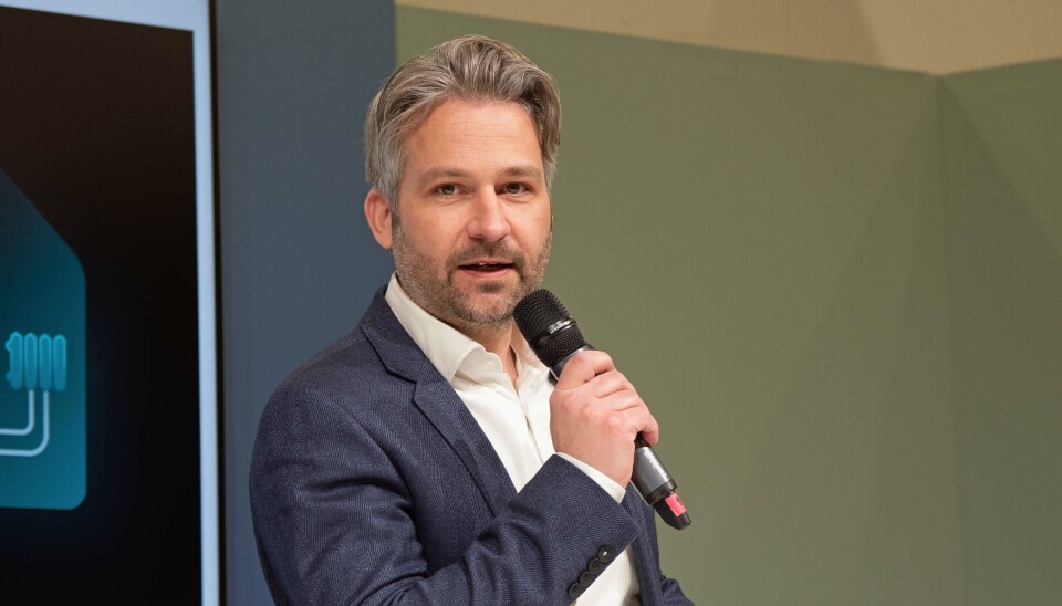 DIGIKJAPP: Mindre enn én time skal Sensaru-sjef Matthias Zeh bruke på å digitalisere gamle varmeanlegg.