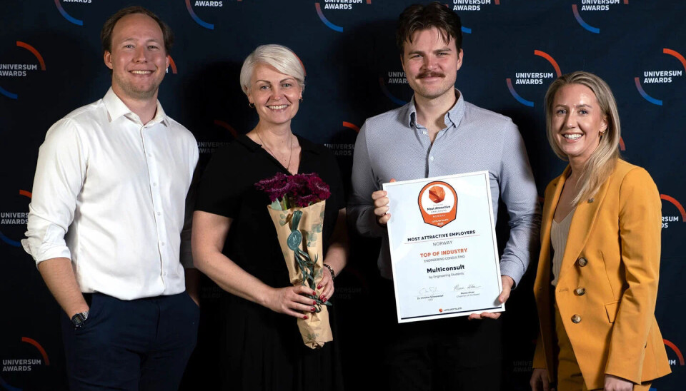Konrad Hagen, Birgitte R. Johansen, Alexander Berglind og Silje Kopland mottok prisen fra Universum.