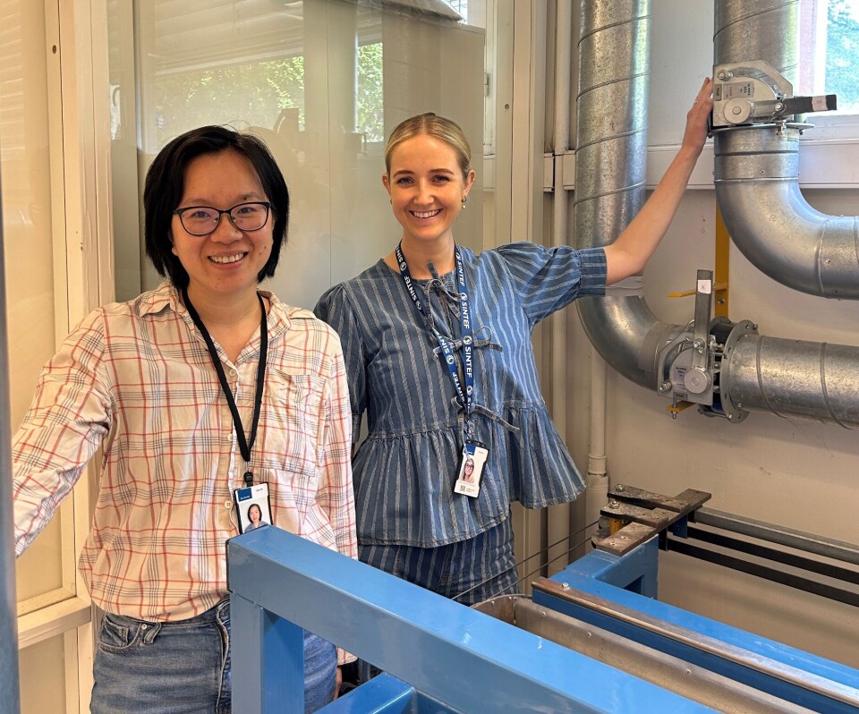 Aileen Yang og Kamilla Heimar Andersen i laben på SINTEF Community i Oslo.