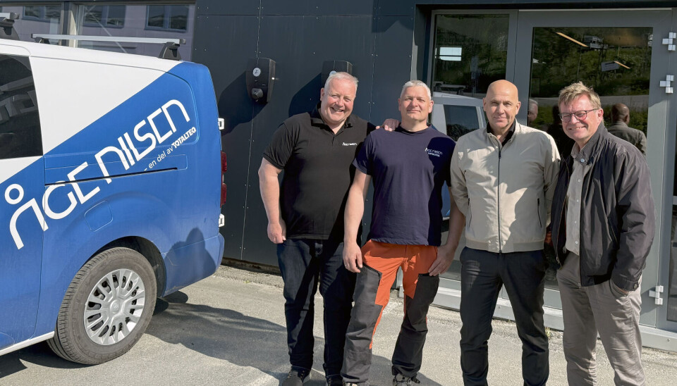 Fra venstre: Tor Torbergsen (daglig leder Åge Nilsen AS), Leif Tore Wangberg (tillitsvalgt Åge Nilsen AS) Torkil Skancke Hansen (CEO Assemblin Caverion Norge) og Bjørn André Holmen (hovedeier Åge Nilsen AS).