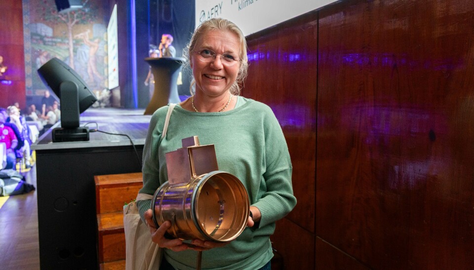 Sintef-seniorforsker Kari Thunshelle tok nylig steget inn i VVS-hedersprisenes hall of fame med «Det Gylne Spjeld» under rebusløpet i Oslo.
