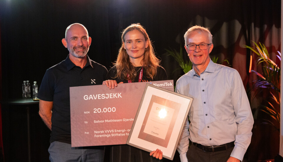 BESTE MASTER: Prisvinner Solvor Mathiesen Gjerde sammen med daglig leder i NemiTek, Thor Jostein Egeland (t.v) og juryleder Mads Mysen.